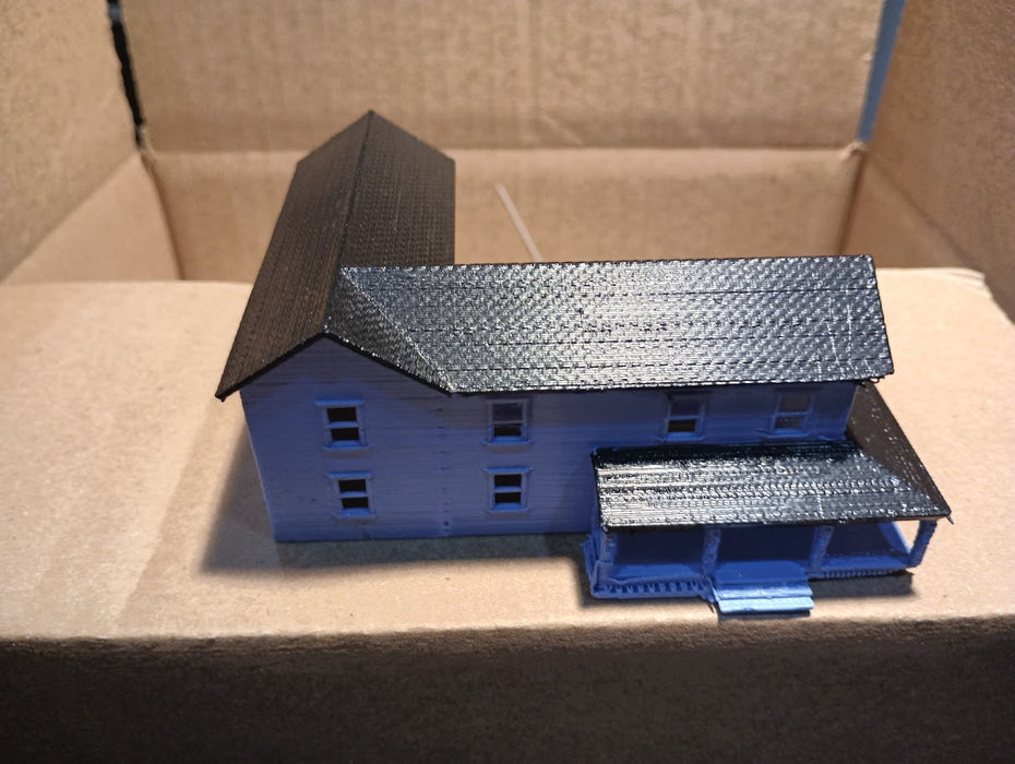N-Scale Large Colonial Style Home