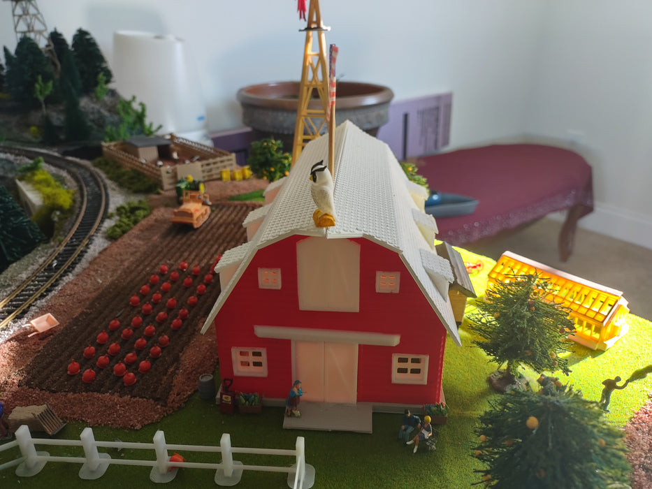 O Scale Red Barn