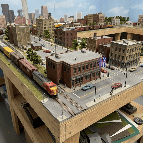 N Scale Lous Cafe