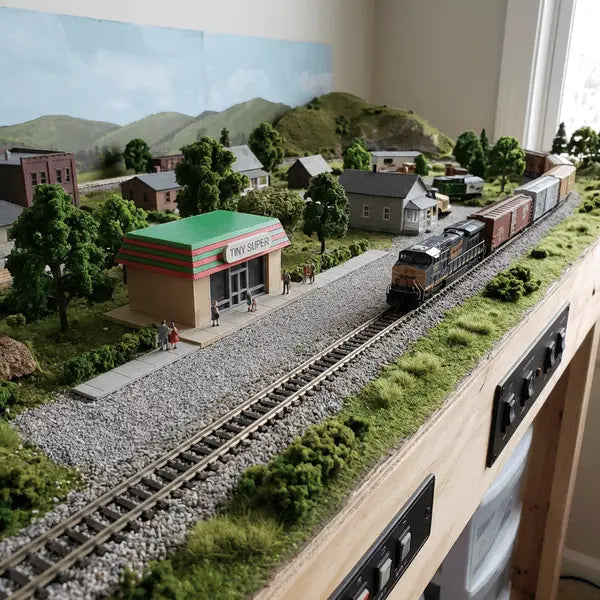N Scale Tiny Super Shack