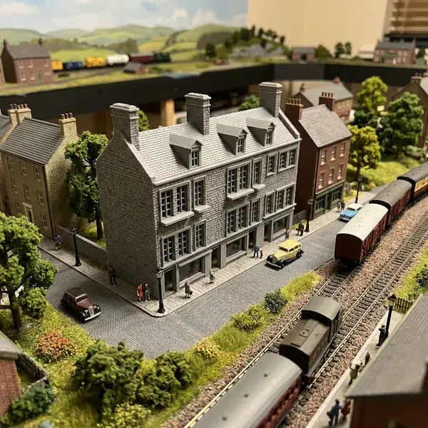 N-Scale Crossroads Retail/Apartments