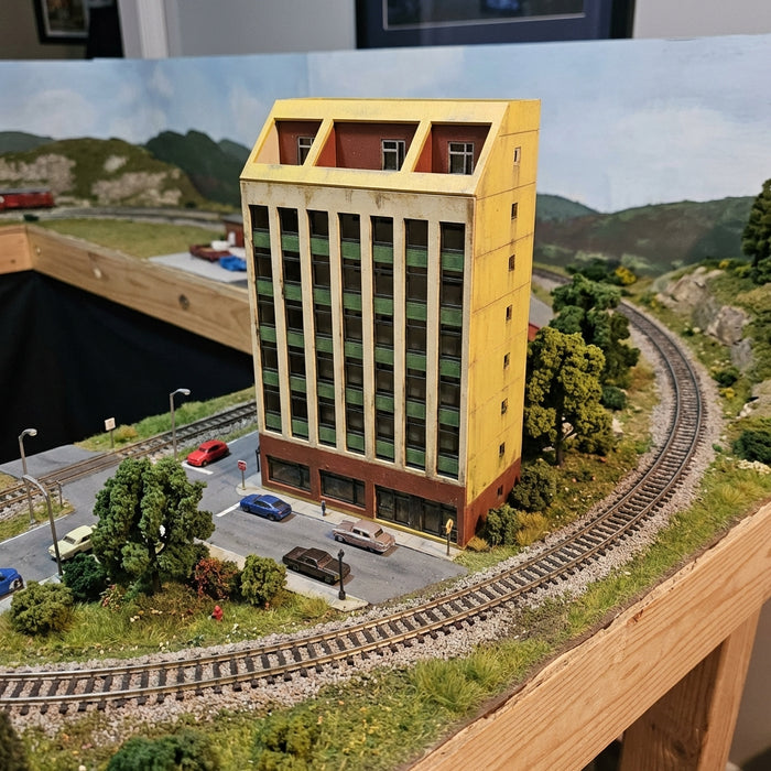 N Scale Highrise with Penthouse 12-Story